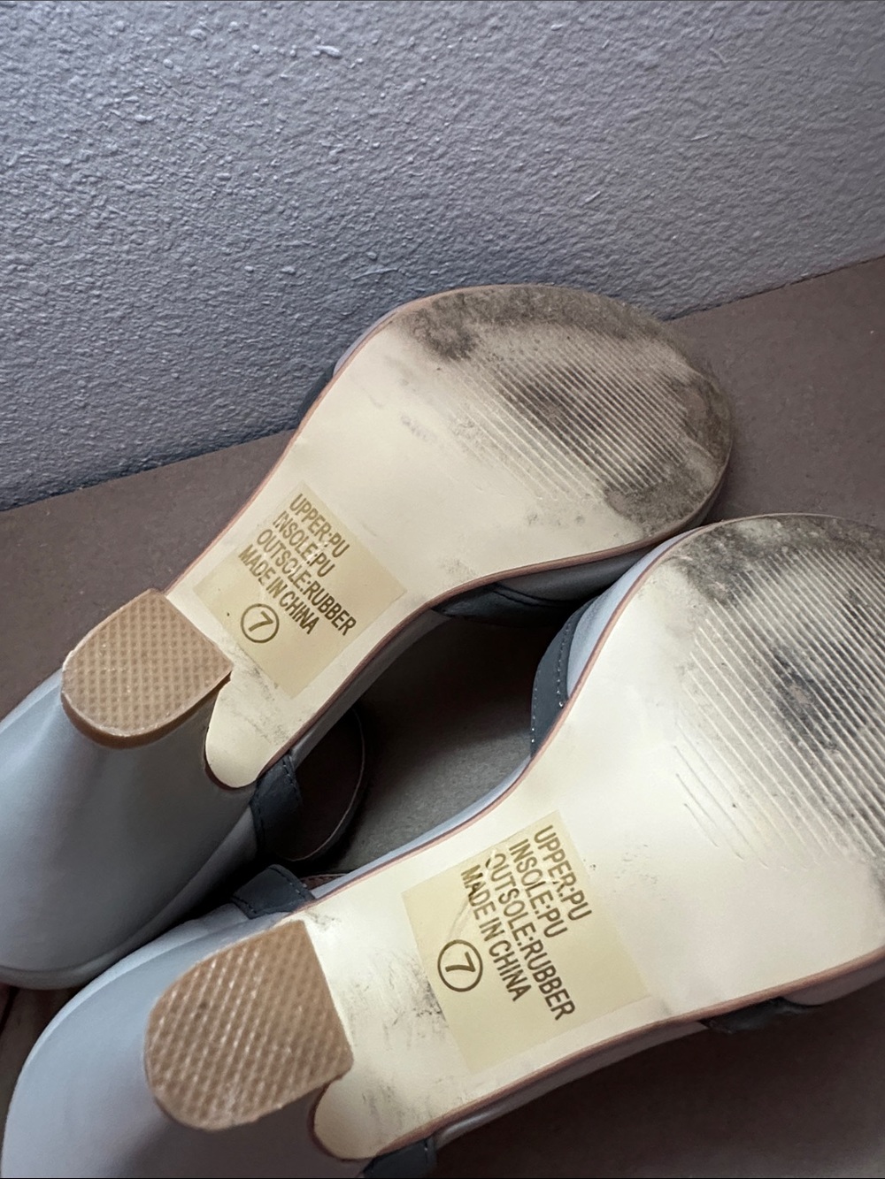 Classic Two-Tone T-Strap Women's Heels in Light and Dark Gray Size 7 - Picture 10 of 10